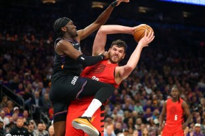 将对阵马刺！阿夫迪亚41+12开拓者险胜太阳晋级季后赛